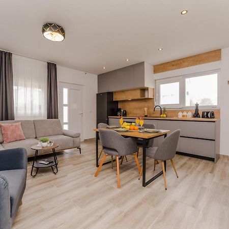 Apartmani Dmarie プリヴラカ エクステリア 写真